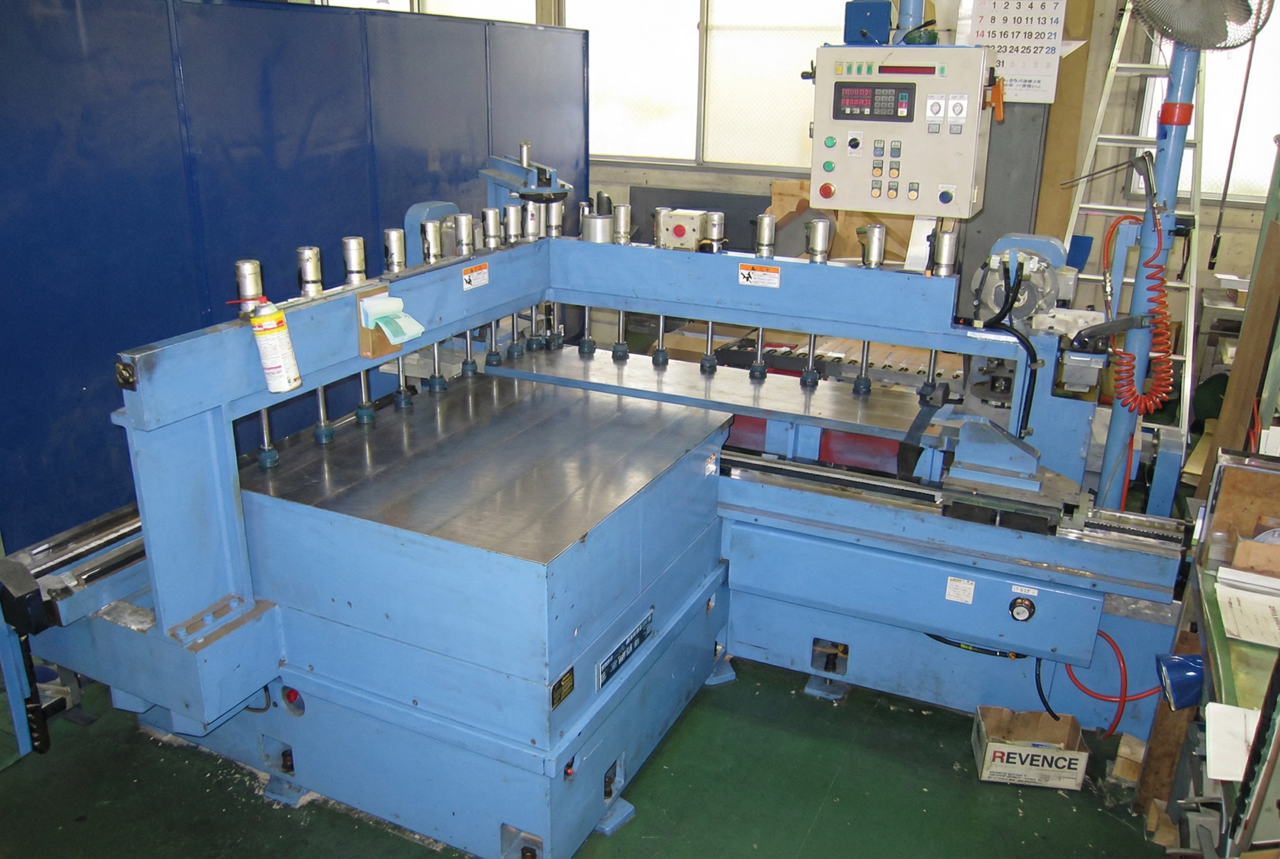 アルミ専用大型プレートフライス機